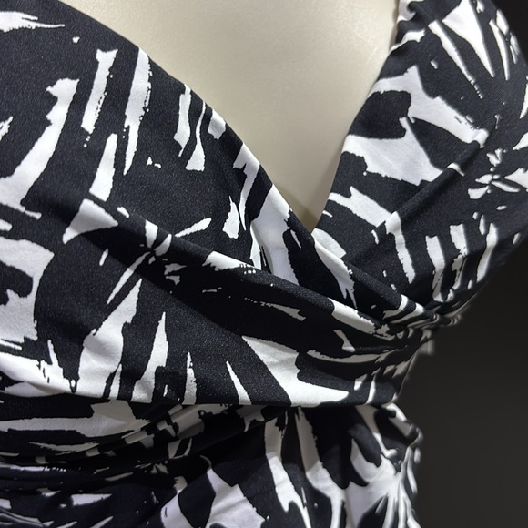 Leilani removable pads, adjustable straps,sweetheart neckline,ruched, 1pc swim - Picture 2 of 13